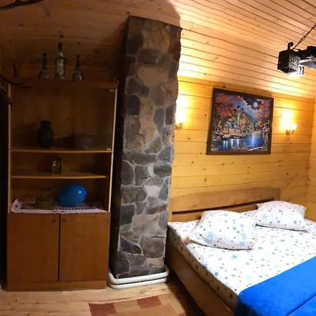дом у озера Semesterbostad Tur'ya Paseka