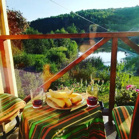 дом у озера *