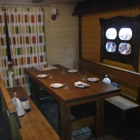 дом у озера *