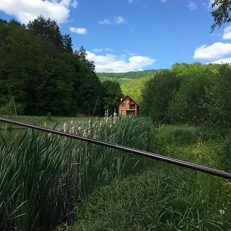 дом у озера *