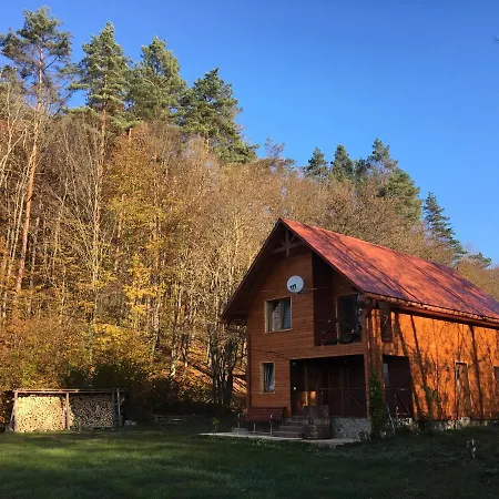 дом у озера Semesterbostad *