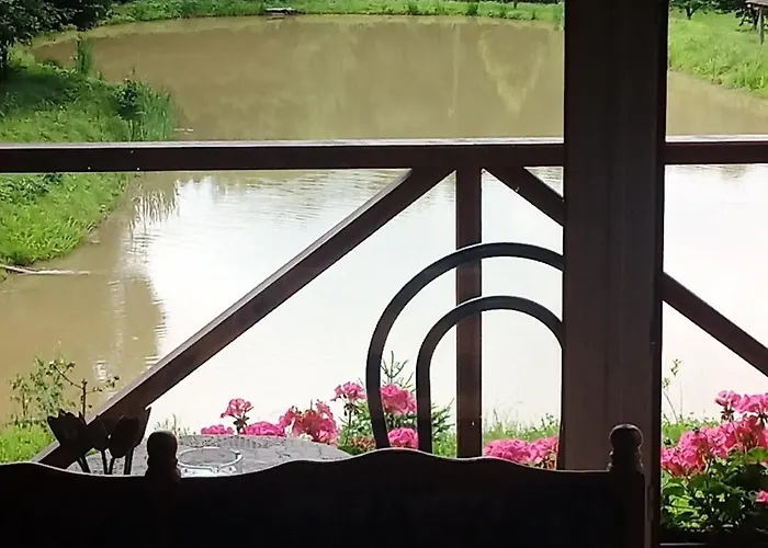 дом у озера Casa de Férias Tur'ya Paseka